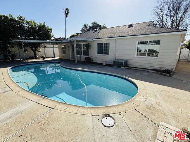 Building Photo - 17965 Cantara St