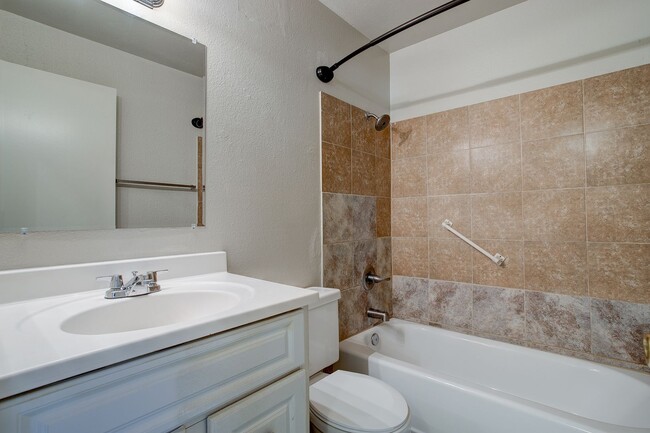 Building Photo - 7850 E Glenrosa Ave