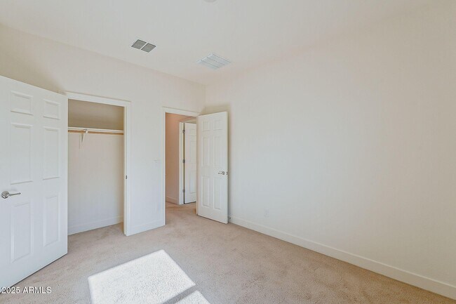 Building Photo - 10962 W Taylor St