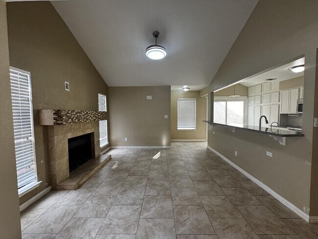 Building Photo - 3611 Monclave Dr