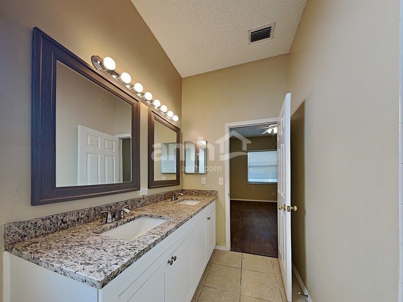 Building Photo - 523 Beth Ann St