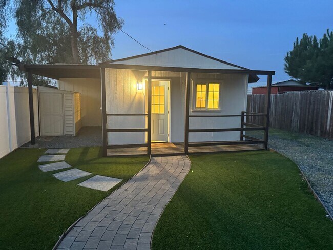 Building Photo - Private Detached ADU for Rent – $1,750/Month (Utilities + WiFi Included!)