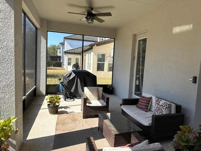 Building Photo - 12616 Salomon Cove Dr