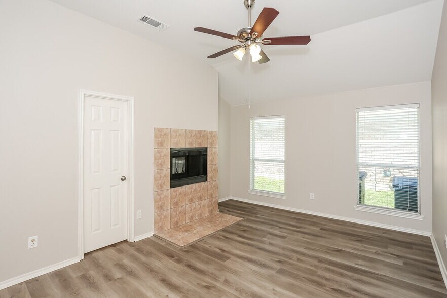 Building Photo - 5741 Lionfish Way