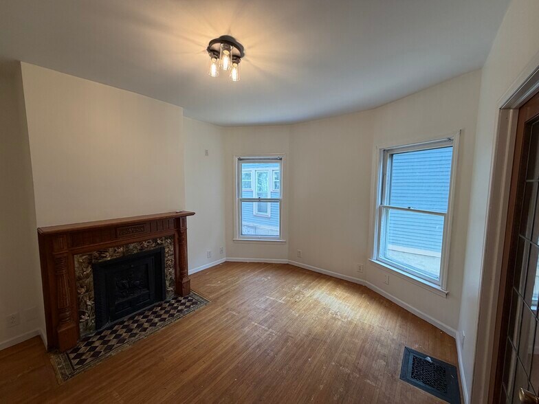 Building Photo - 481 Meigs St