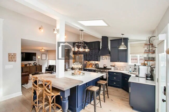 Building Photo - 1208 Woodland St