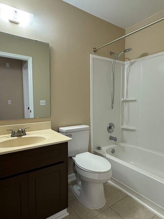 Building Photo - 302 Pinedale Dr
