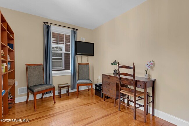 Building Photo - 115 Grassmere Avenue