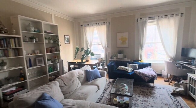 Primary Photo - 107 Beacon St