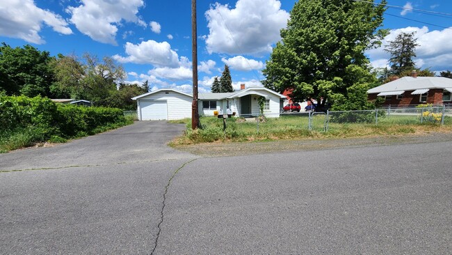 Primary Photo - Spokane Valley Home in the Heart of Millwo...