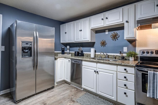 Building Photo - 220 Highland Ave