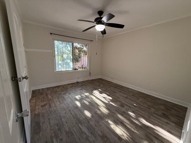 Building Photo - 5313 S Manhattan Pl