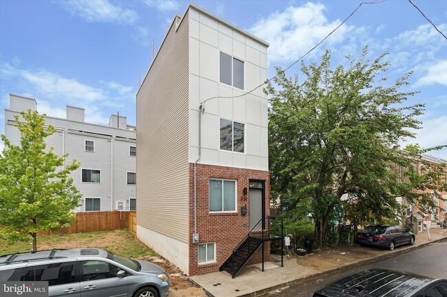 Building Photo - 2120 Bellmore St