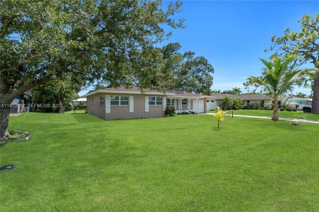 Building Photo - 246 SE 44th St