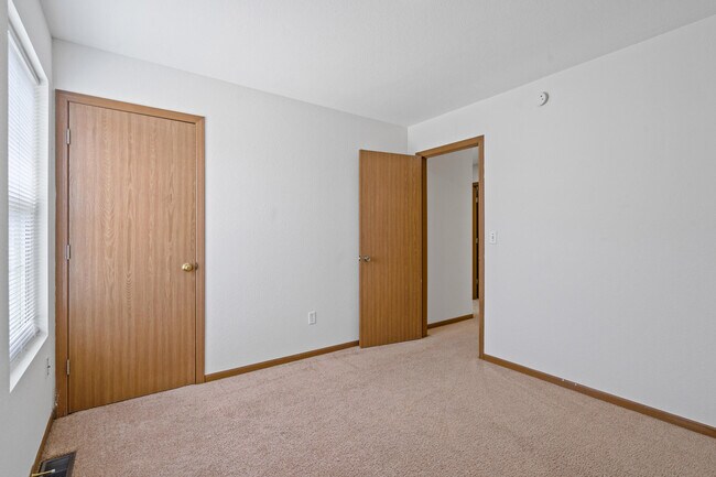 Building Photo - 2507 Carnation Dr