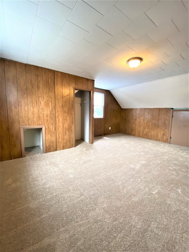 Building Photo - Newly updated 4 bedroom single family home