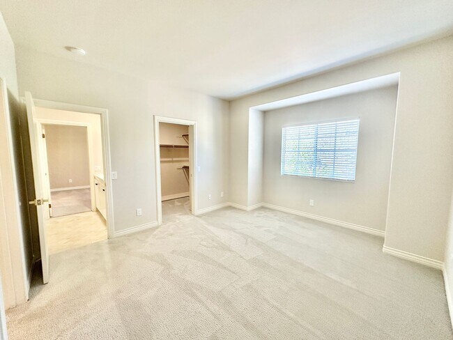 Building Photo - 4286 La Canada Rd