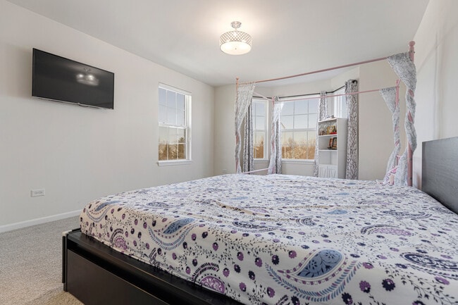 Building Photo - 4320 Monroe Ave