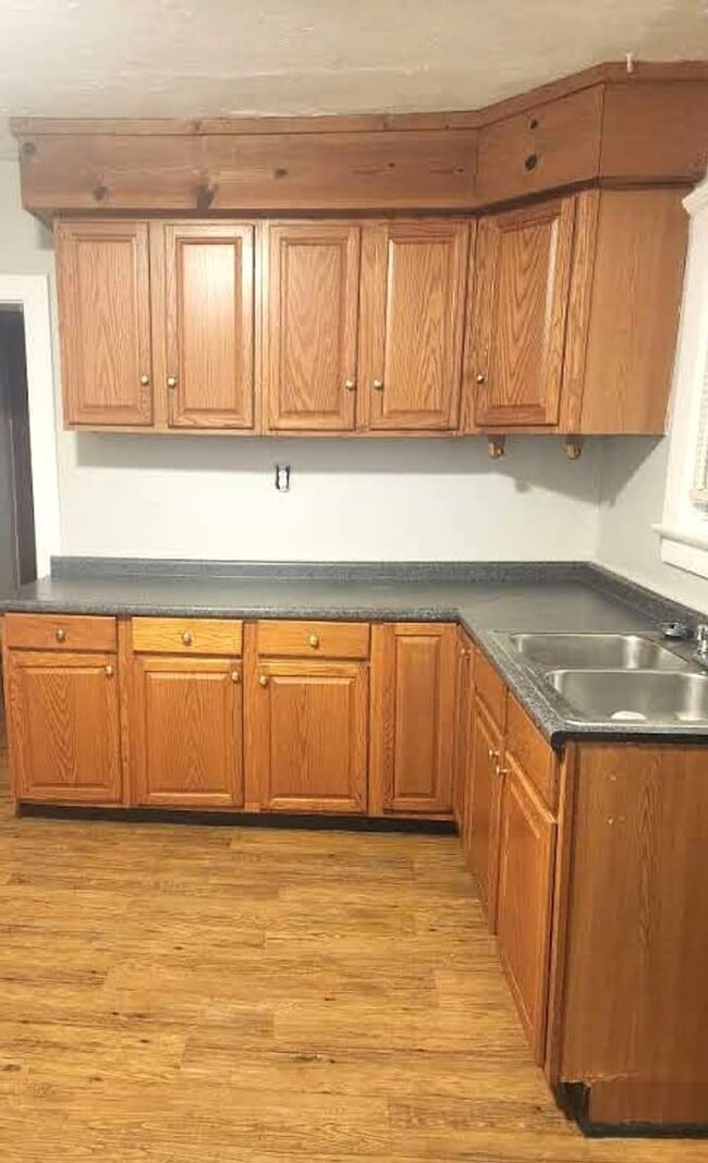 Building Photo - Zomorodi W111