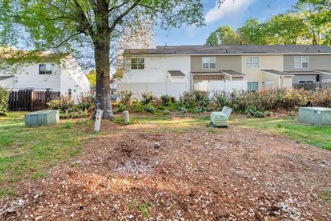 Building Photo - Hidden Gem in East Charlotte - 3 Bedrooms, Prime Location