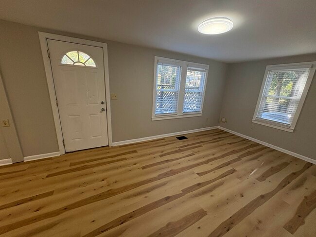 Building Photo - 1530 Live Oak Dr