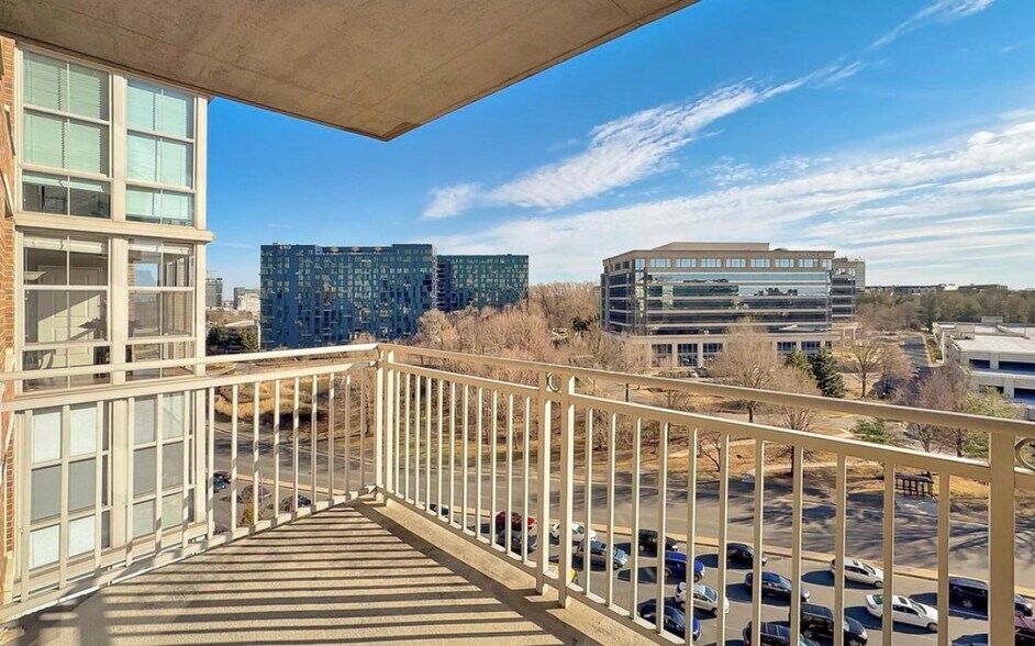 Building Photo - 11800 Sunset Hills Rd