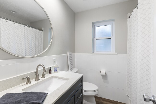 Building Photo - 623 Hickory Ridge Dr