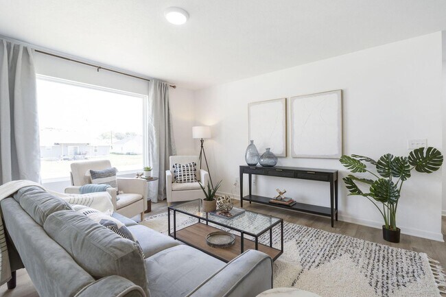 Building Photo - 310 Great Plns St