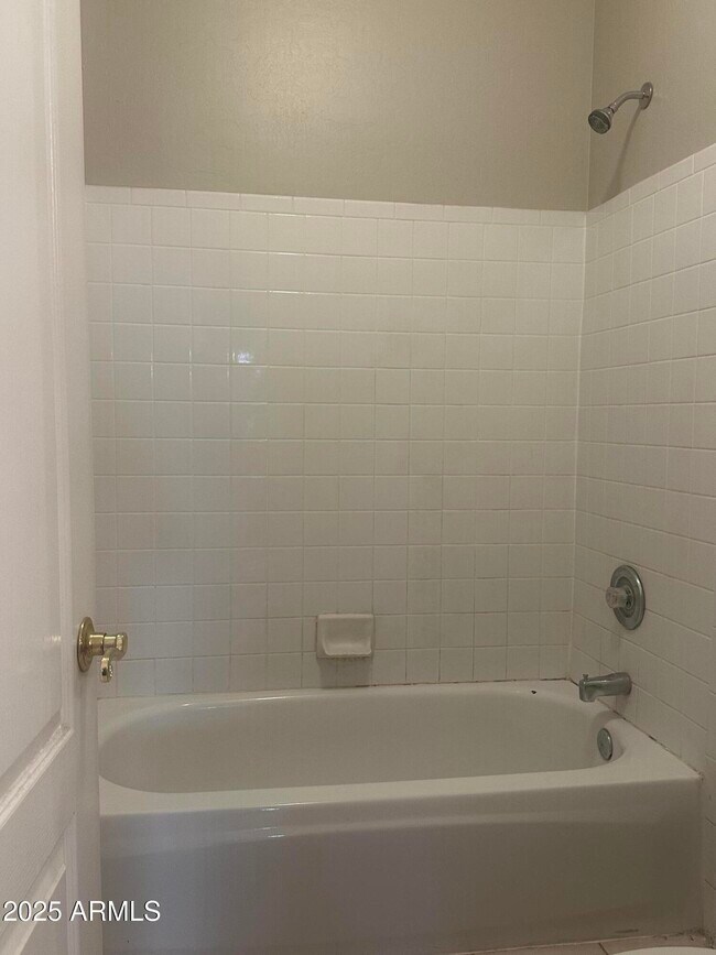 Building Photo - 1755 W Aspen Ave