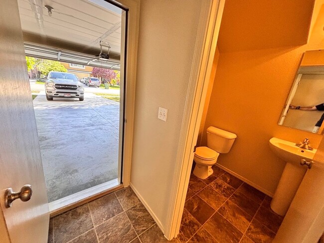 Building Photo - Ready for Move In - Cedar Creek Spacious L...