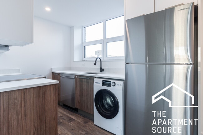 Building Photo - 938 W Carmen Ave