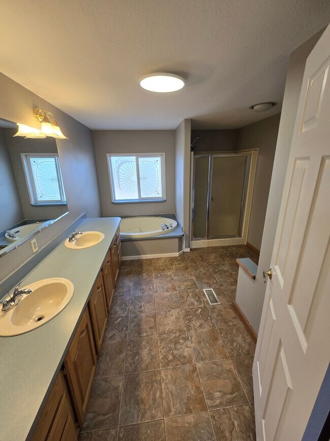 Building Photo - Beautiful Country Home, Powell Butte