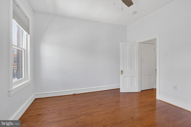 Building Photo - 1910 N Howard St