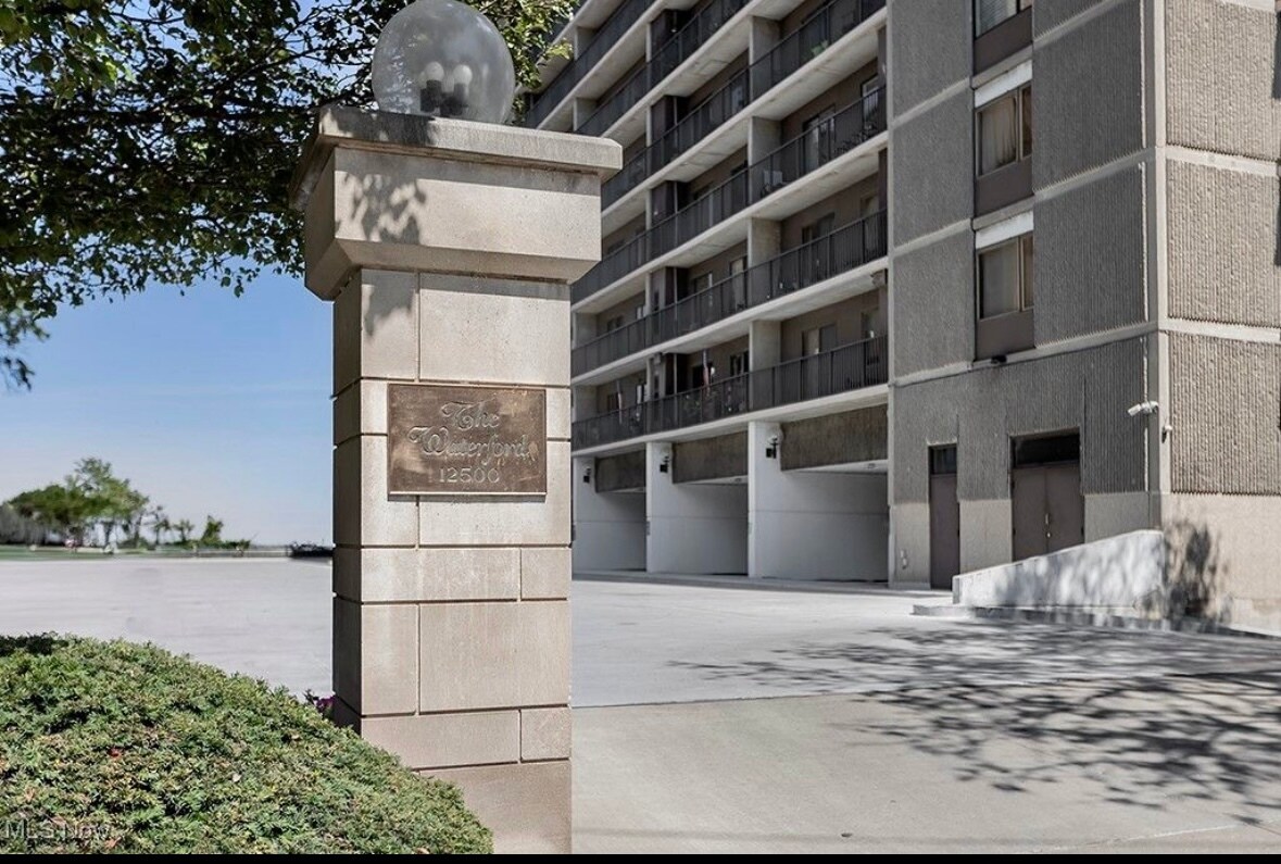 Building Photo - 12500 Edgewater Dr