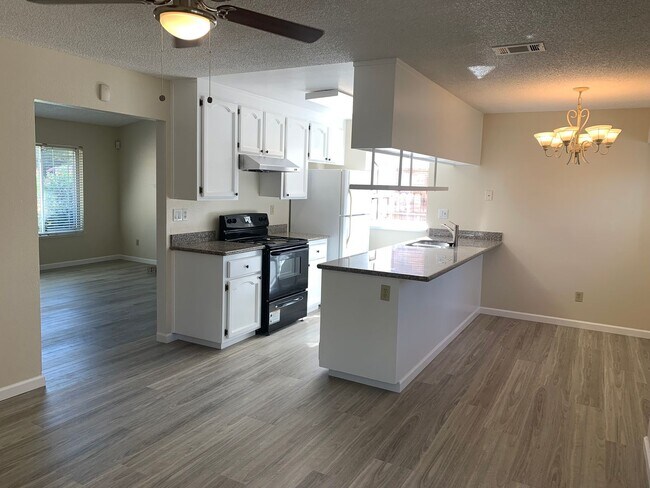 Building Photo - MOVE IN SPECIAL $500 off 1st months rent