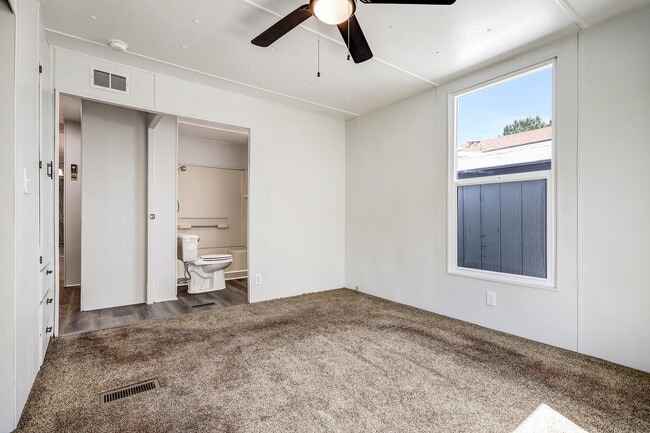 Building Photo - 7112 Pan American Fwy NE