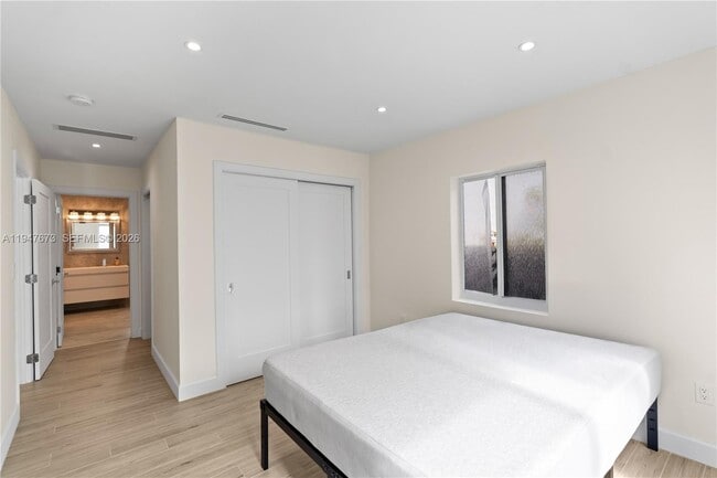 Building Photo - 251 NE 44th St