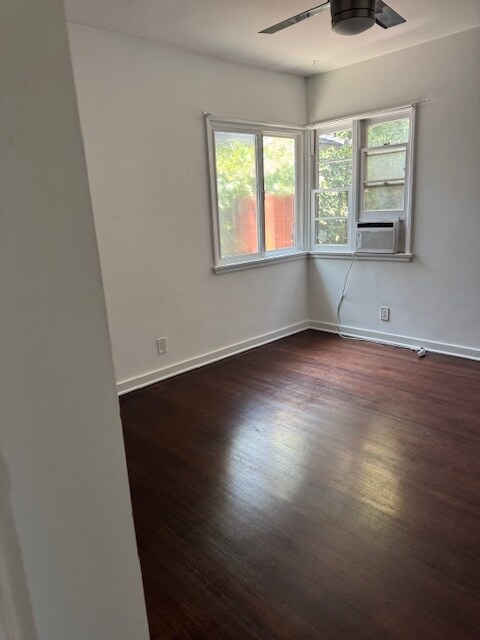 Building Photo - 10907 Moorpark St