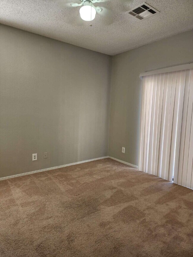 Building Photo - 2 Bed/2 Bath Condo in Tempe with Great Ame...