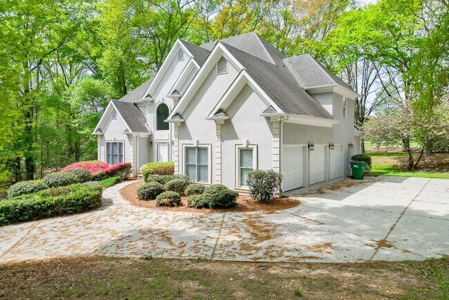Building Photo - 9345 Riverclub Pkwy