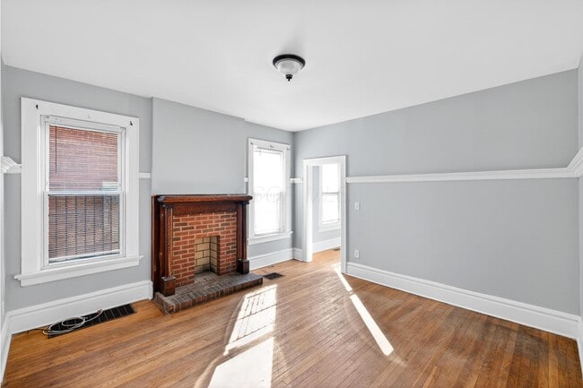 Building Photo - 1619 E Main St