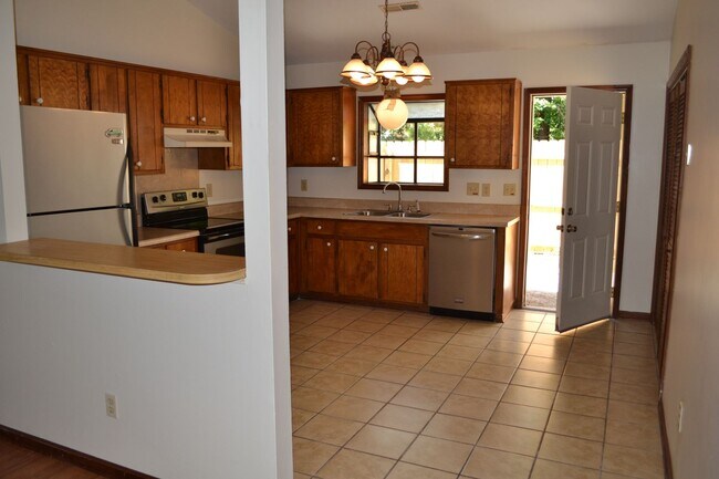 Building Photo - 124-126 Corey Cir