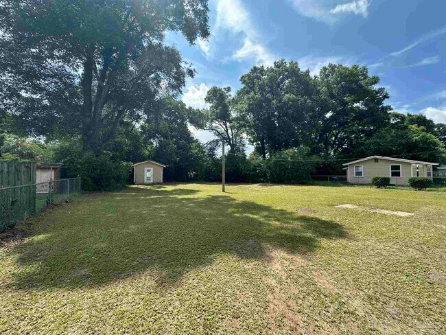 Building Photo - 608 N 70th Ave