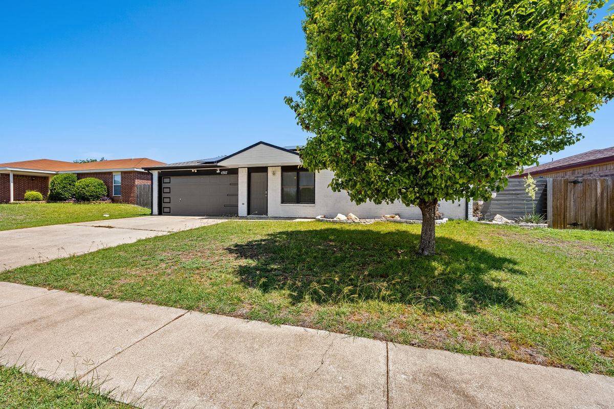 Building Photo - 4307 Stallion Dr