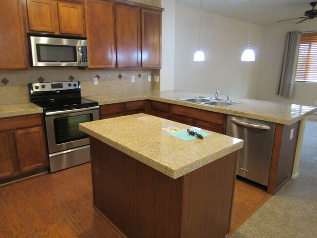 Building Photo - Immaculate Upscale Townhome in fantastic location in Arvada