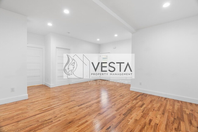 Building Photo - 510 Deaverview Rd