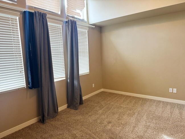 Building Photo - 855 Pantani Ct