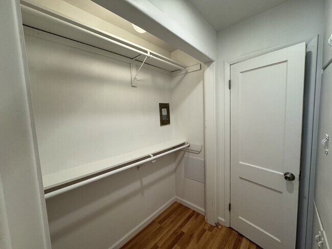 Building Photo - 2318 Fenwick Dr
