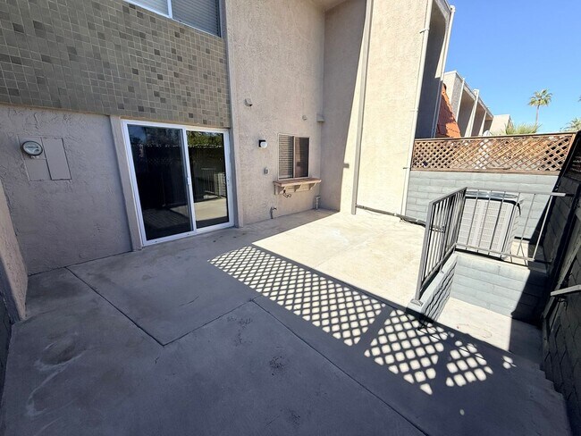 Building Photo - 266 E Via Escuela