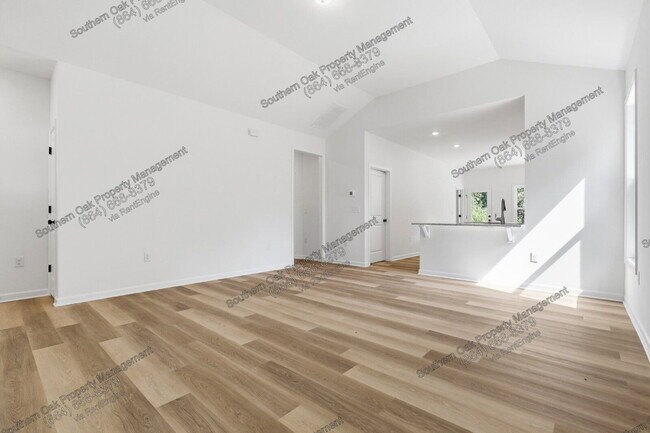 Building Photo - 209 Poplar Ln